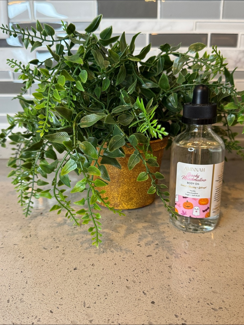 AMINNAH - SPOOKY MARSHMALLOW
BODY OIL